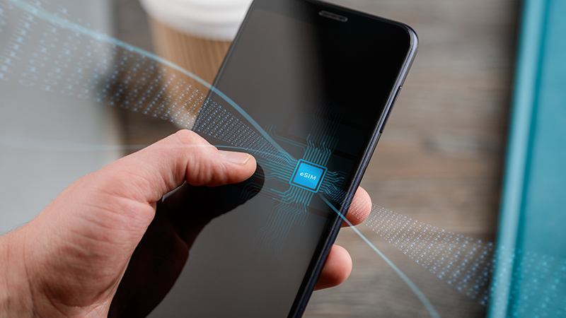 teléfono móvil con tarjeta eSIM- SIM virtual